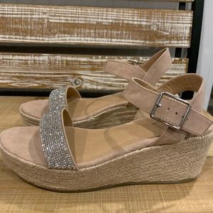 Womens size 7 blingy platform wedge